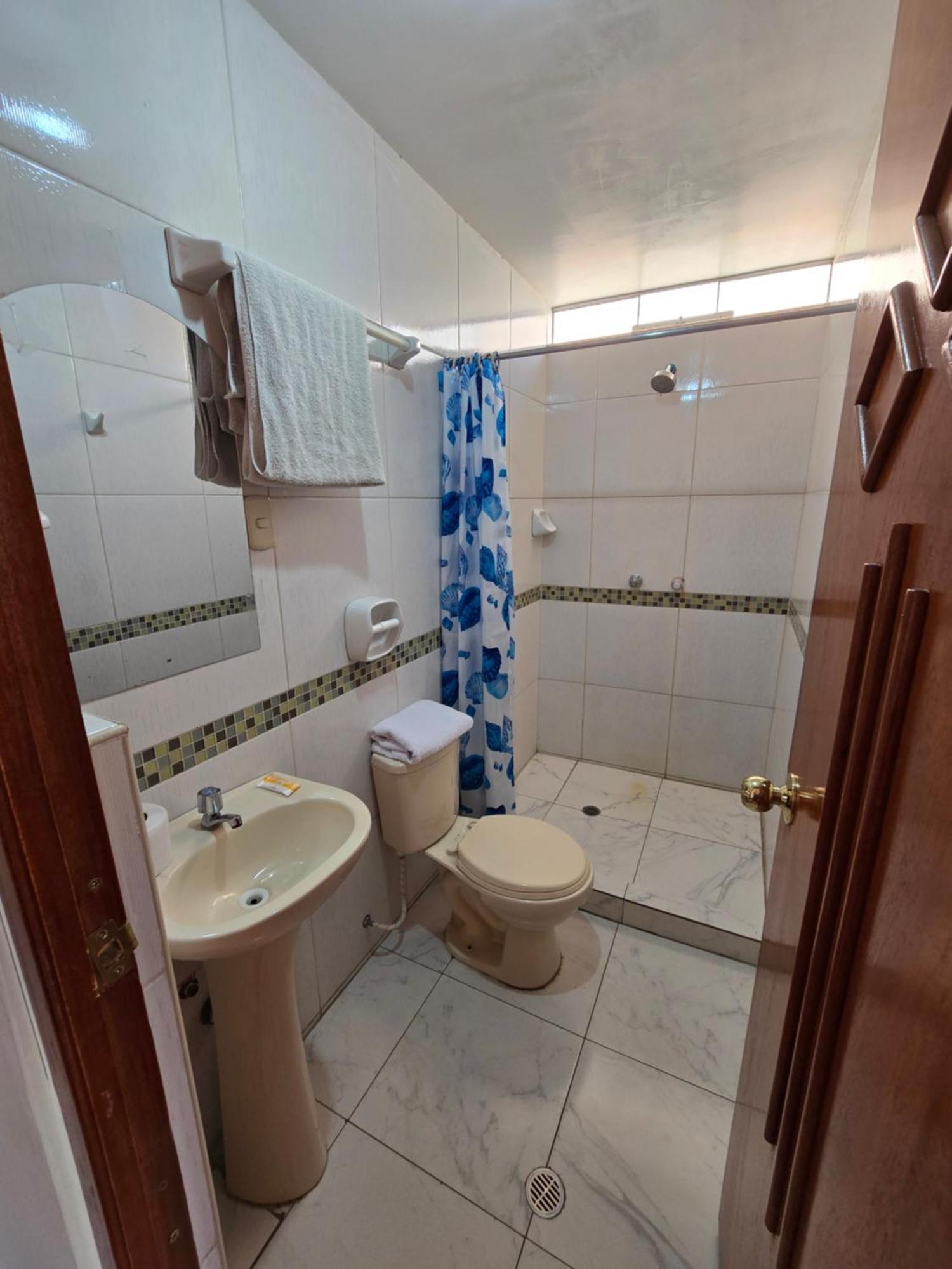 Hostal Acuarius פונו מראה חיצוני תמונה