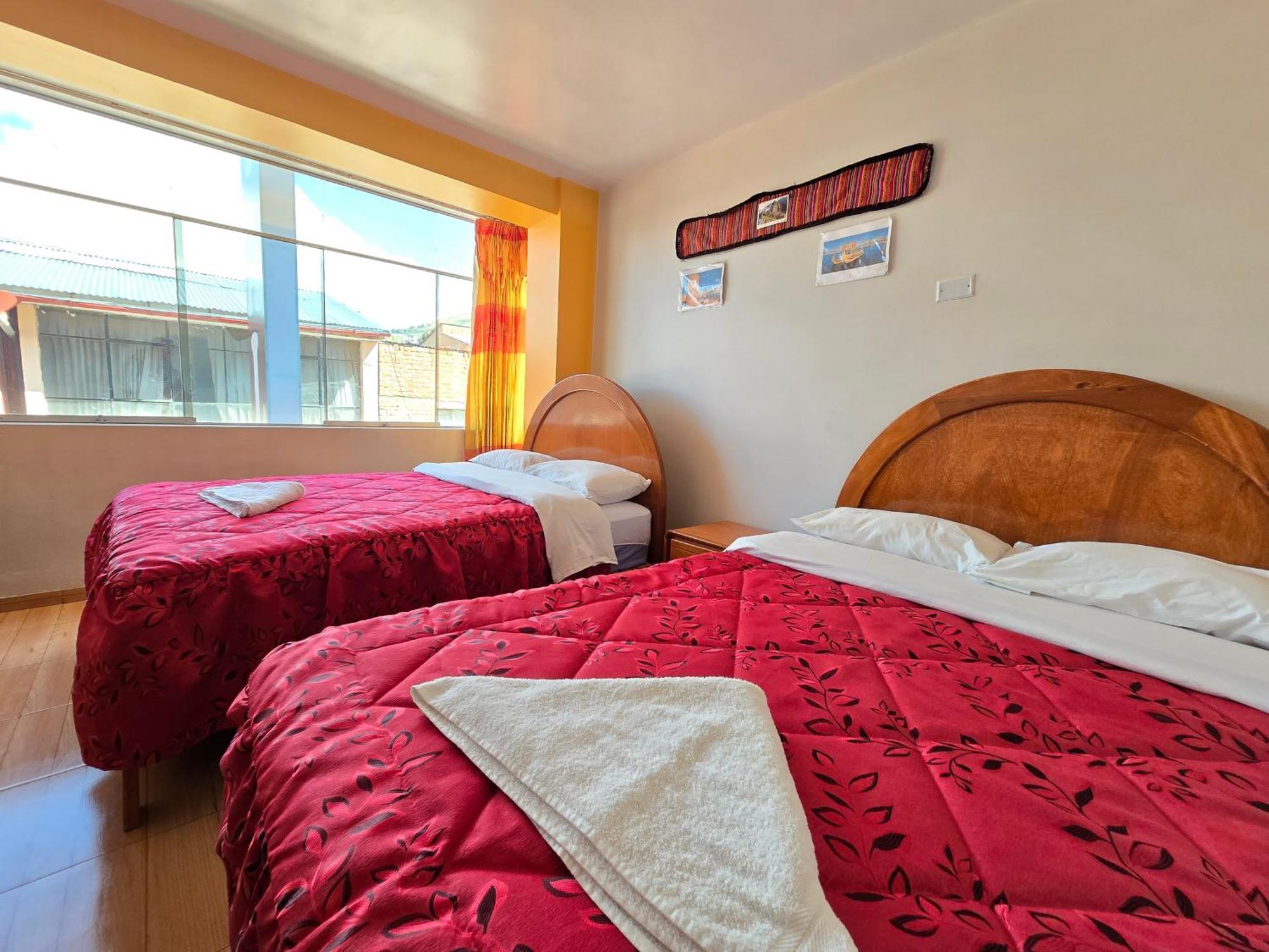 Hostal Acuarius פונו מראה חיצוני תמונה