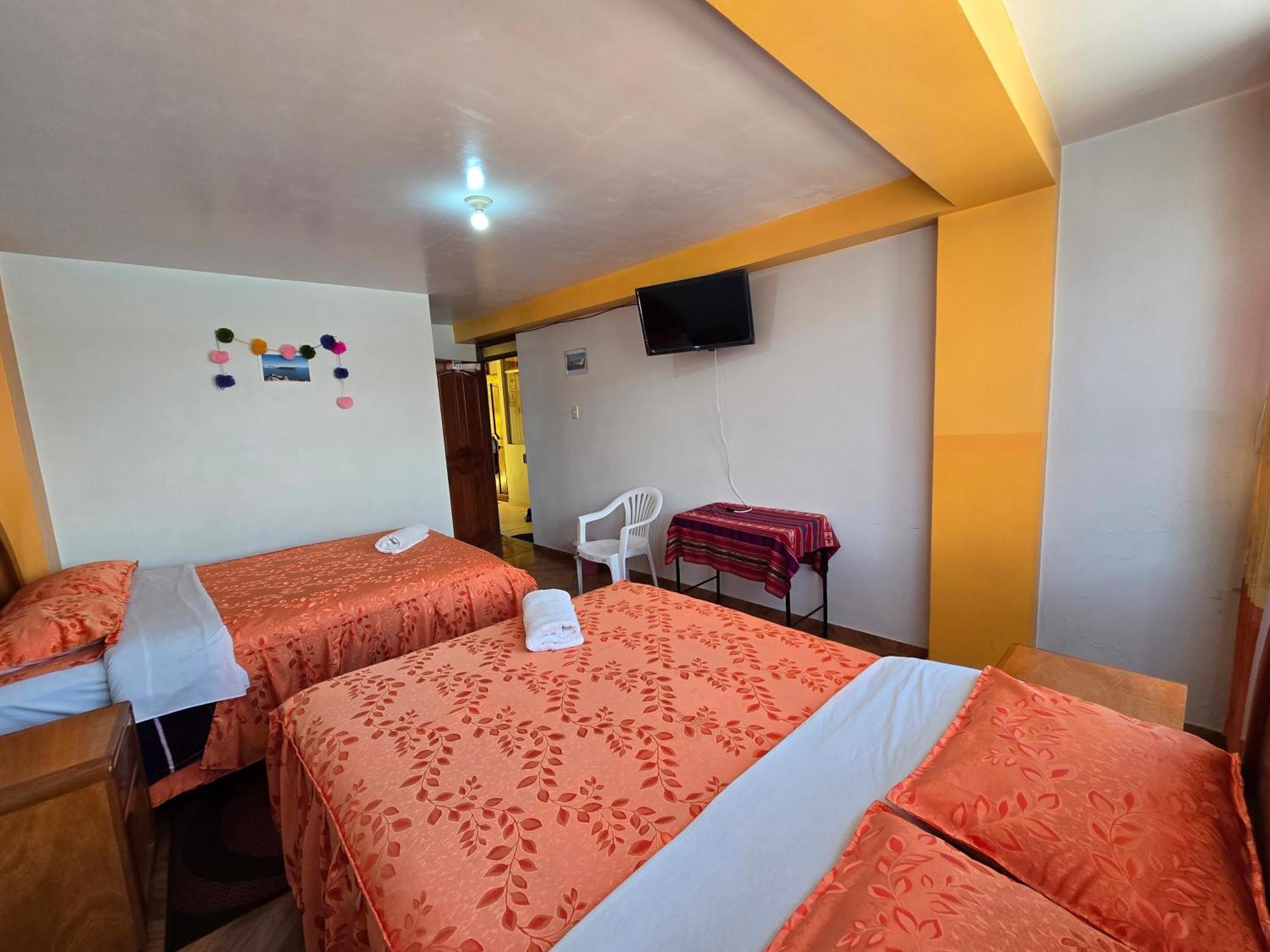 Hostal Acuarius פונו מראה חיצוני תמונה