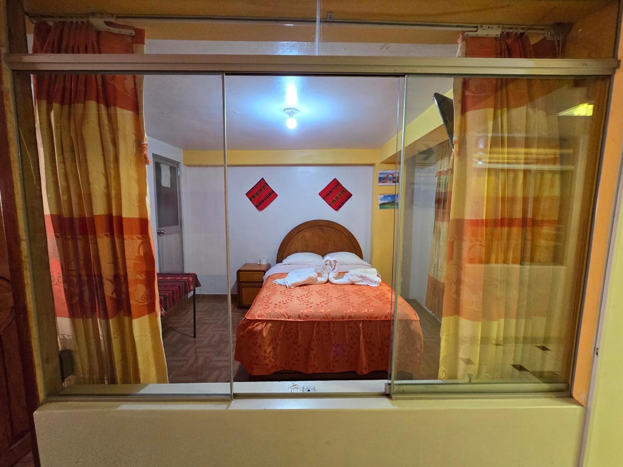 Hostal Acuarius פונו מראה חיצוני תמונה